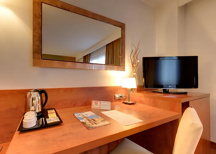 Отель Monte Triana