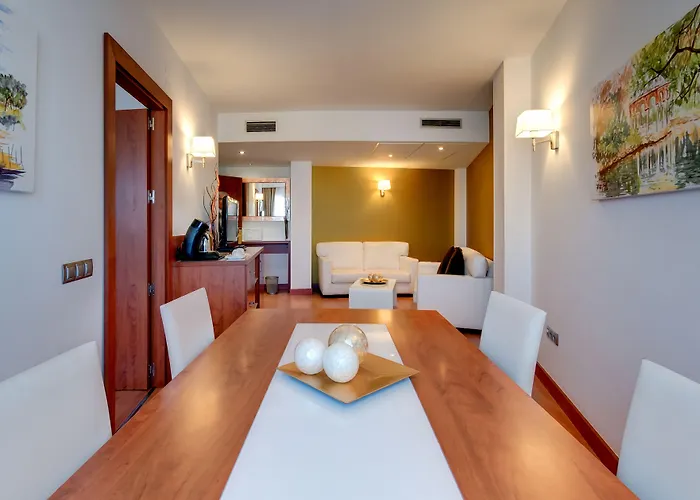 Отель Monte Triana