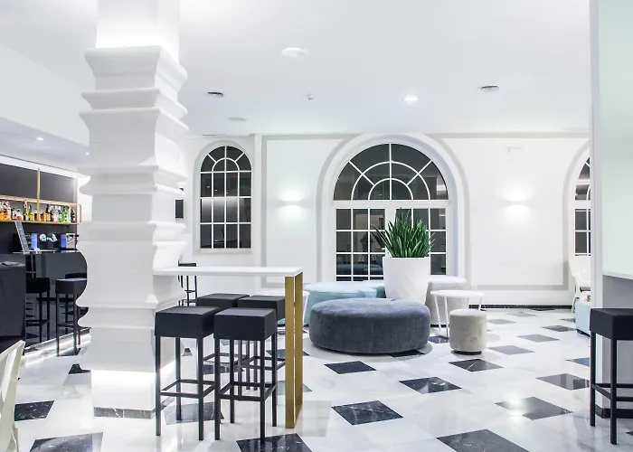 Monte Triana Отель Севилья