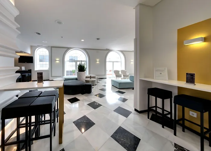 Отель Monte Triana