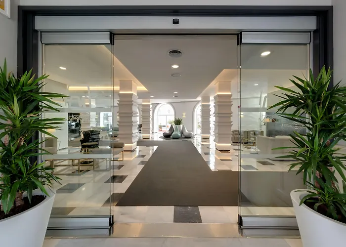 Отель Monte Triana