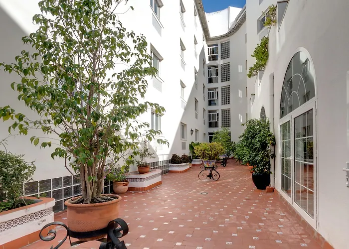 Отель Monte Triana