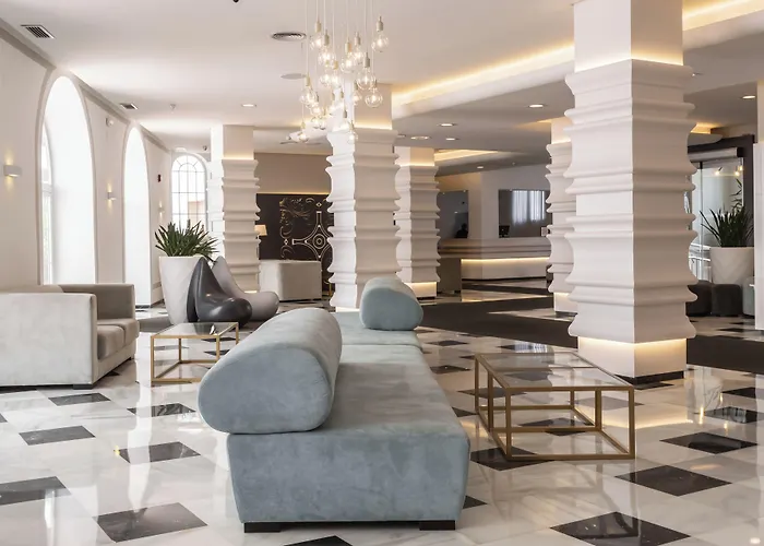 Отель Monte Triana 4*